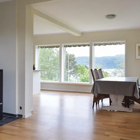 Awesome In W/ Wifi And 3 Bedrooms Hjellestad